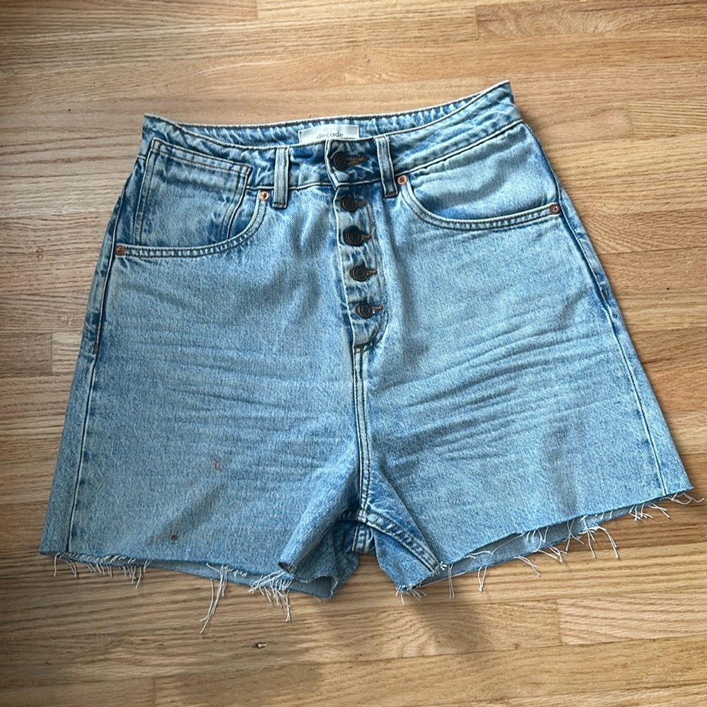 decade studio bonnie short. labeled size 31. fits like 28